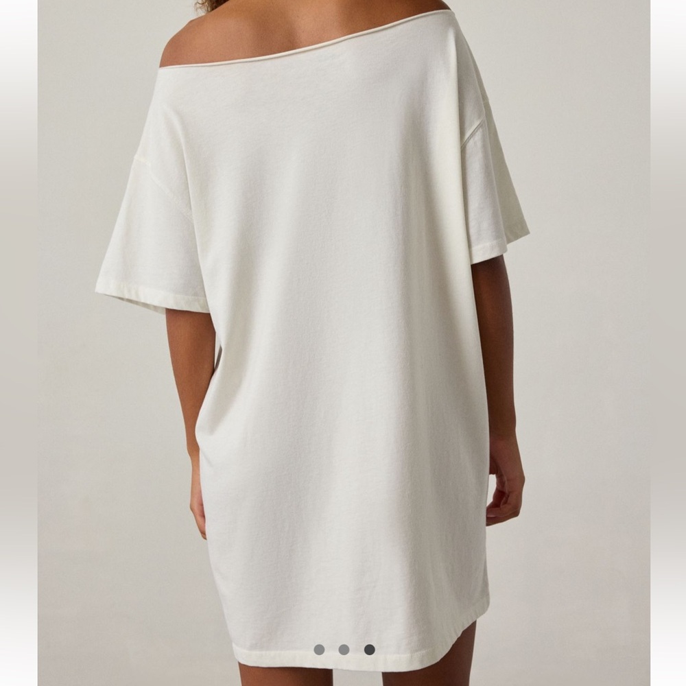 UO • Scream Graphic Off The Shoulder Tee Shirt Dress - Picture 5 of 12